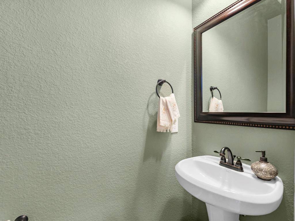 Powder bath on the main level
