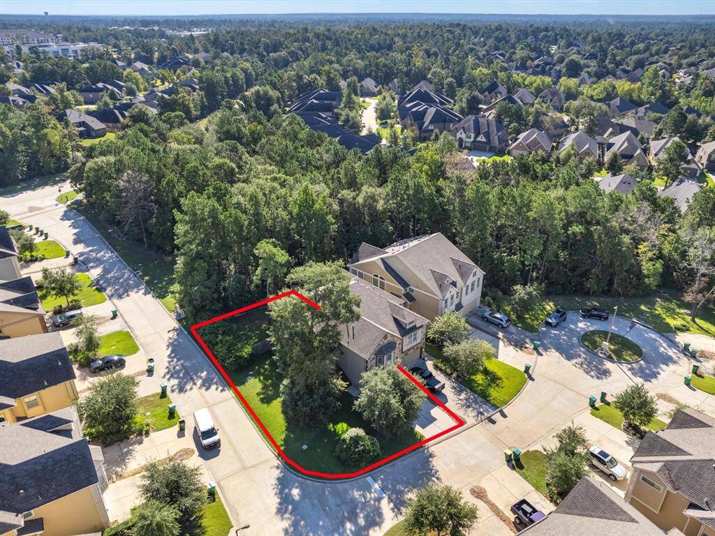 Corner lot with no back neighbors