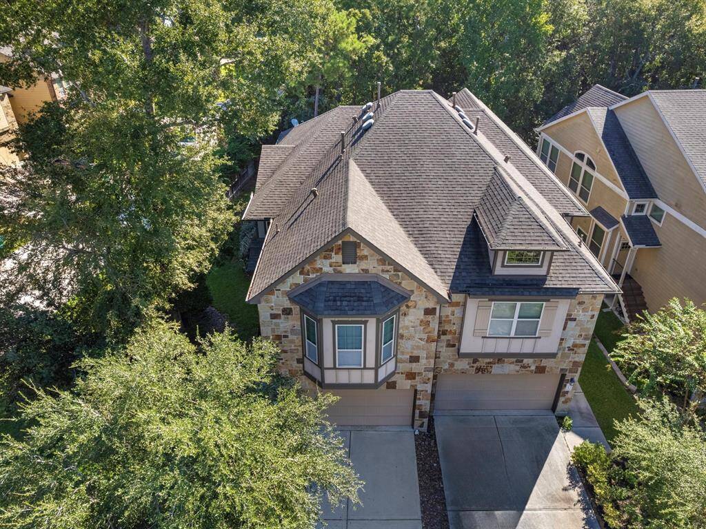 This townhome is surrounded by mature trees and privacy hedges!