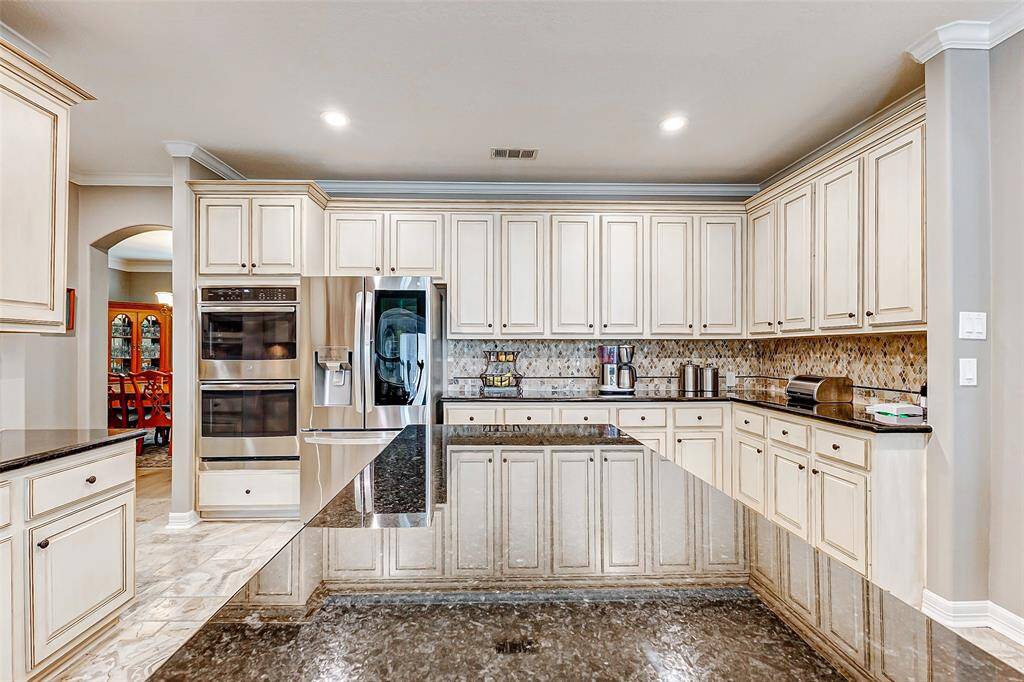 The open layout includes ample storage and a large island, perfect for cooking and entertaining.