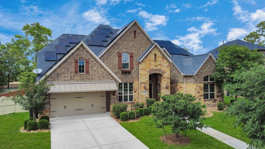 10458 Lake Palmetto Dr. comes with the solar panels shown here.