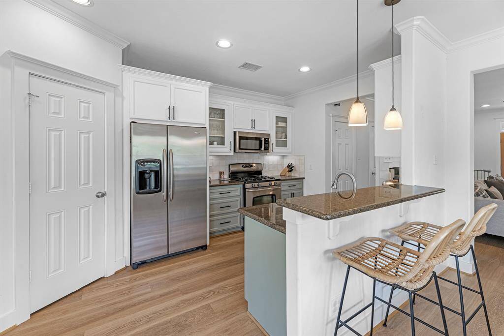 Refrigerator will remain with the home