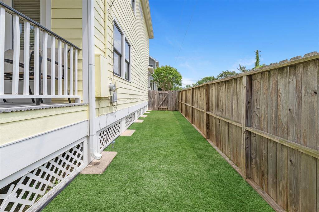 Side yard.  Note how being on the street edge frees up the view of the sky