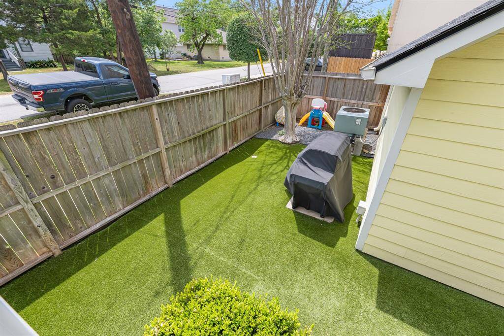 Fully fenced and turf yard great for enjoyment and low maintenance