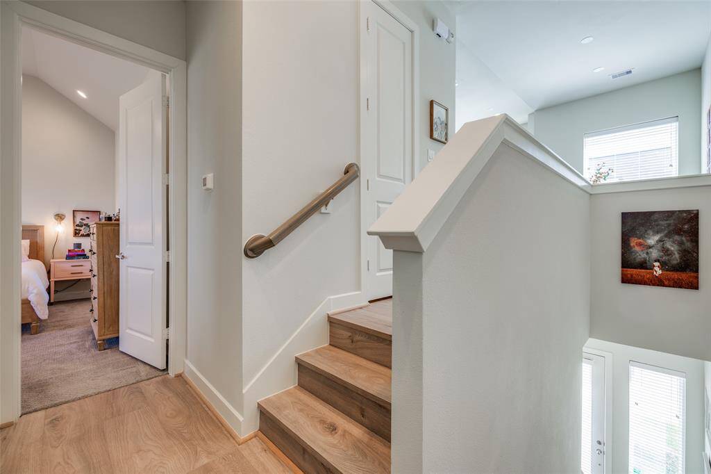 Split level to Primary Suite & Living room & kitchen