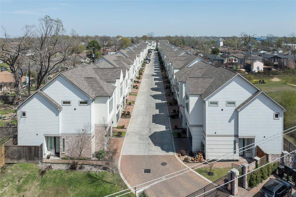 Park at Yale - small gated community minutes from The Heights, Downtown & the Medical Center