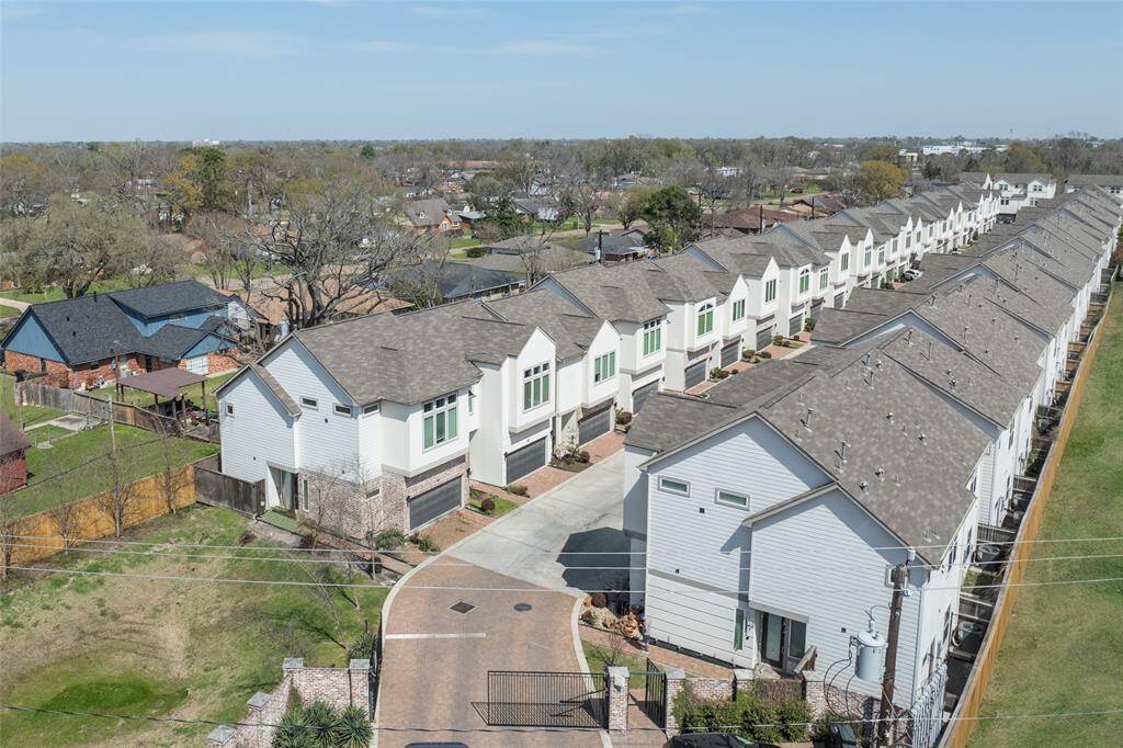 Park at Yale - small gated community minutes from The Heights, Downtown & the Medical Center