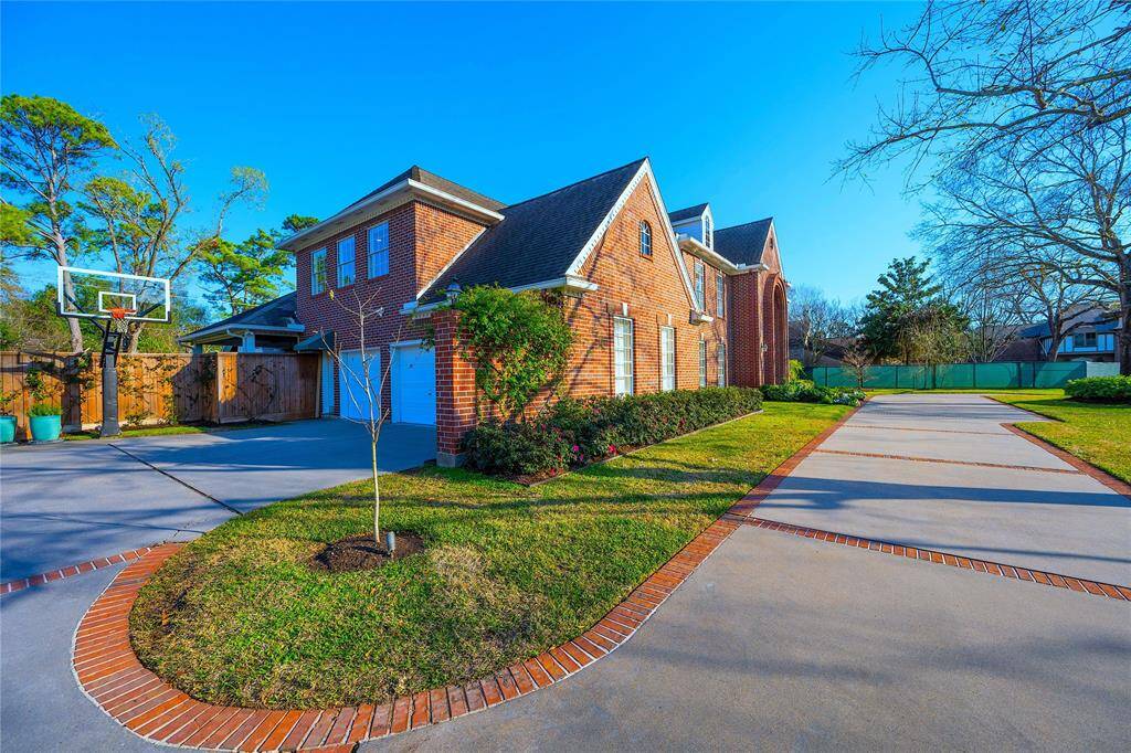 The spacious double driveway offers ample parking, easy access, and enhanced convenience for multiple vehicles or guests.