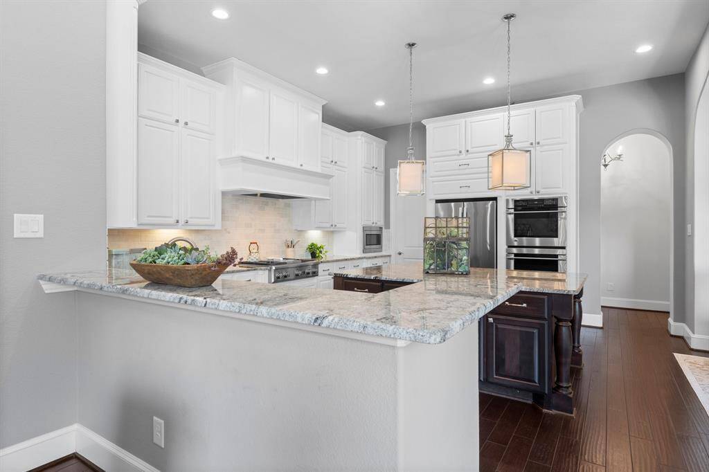 view of kitchen from breakfast room