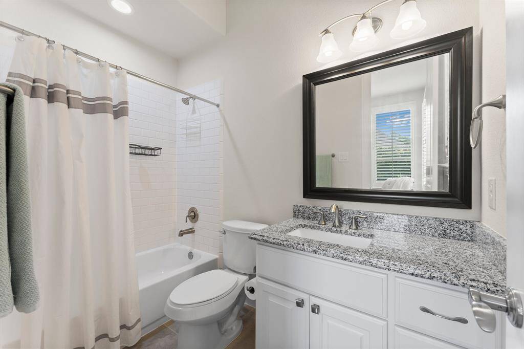 en-suite bath-3