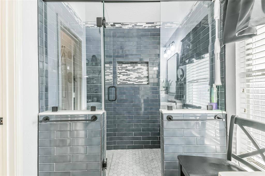 Oversize primary shower