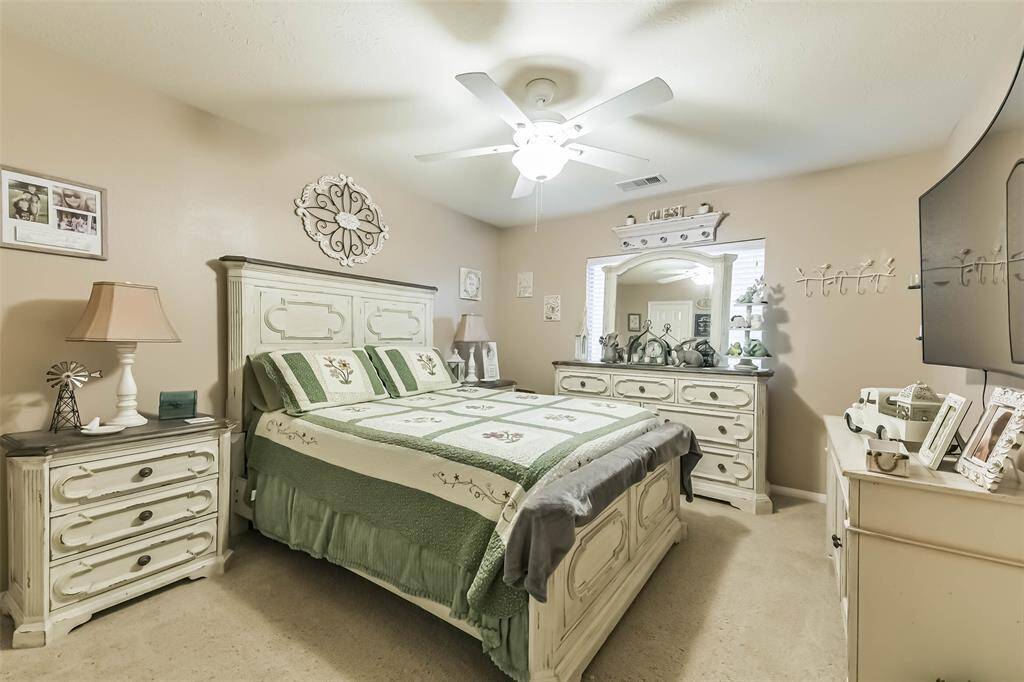 Secondary bedroom