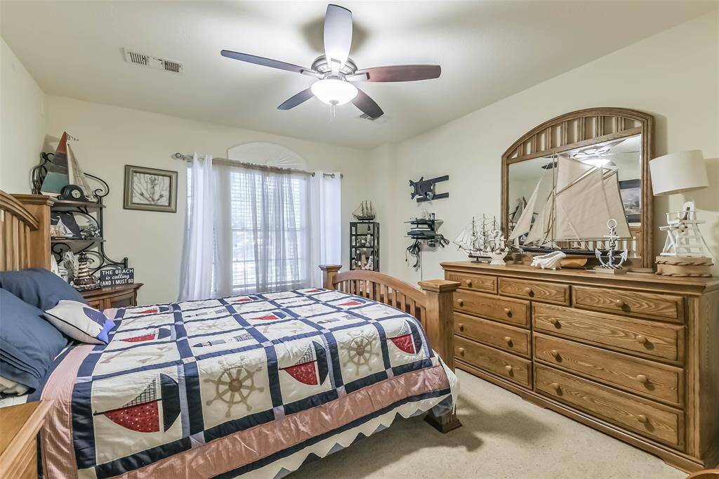 Secondary bedroom