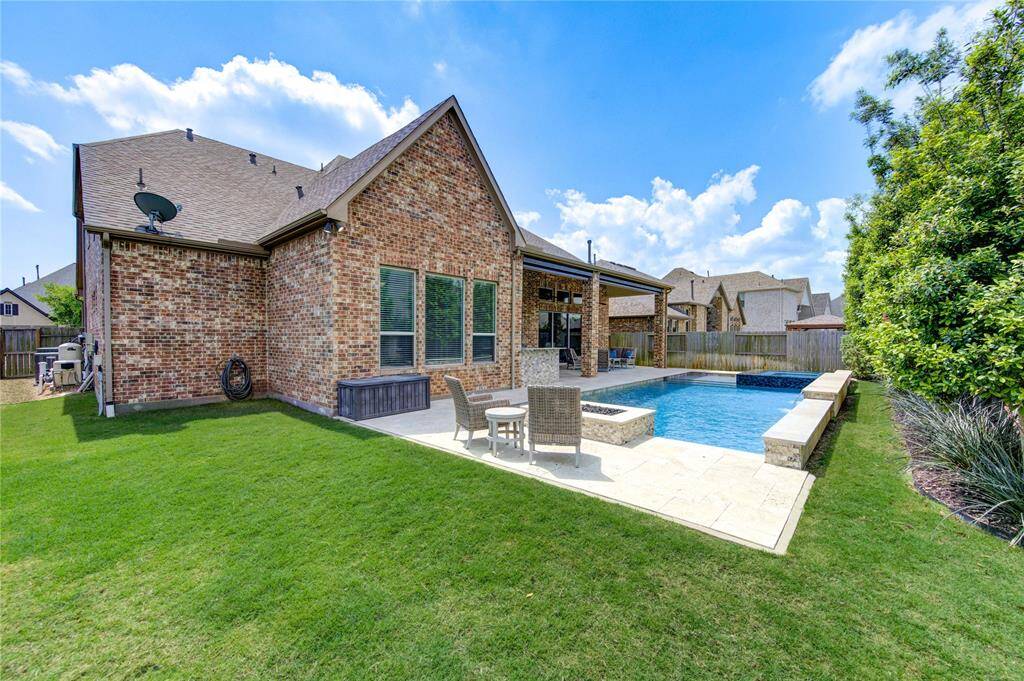 Enjoy a beautifully manicured lawn and private fenced surroundings with plenty of space for the pets.