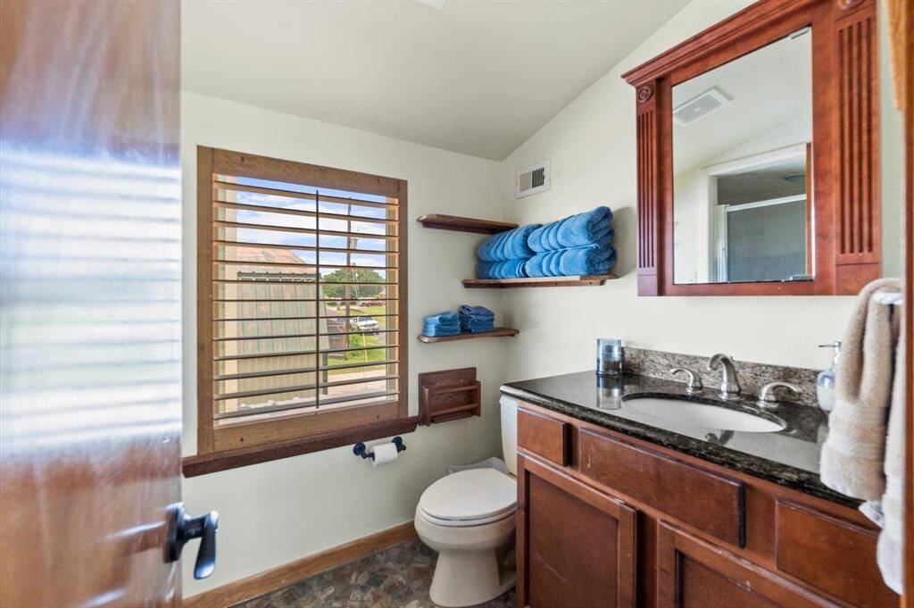 Secondary bath - 2nd floor