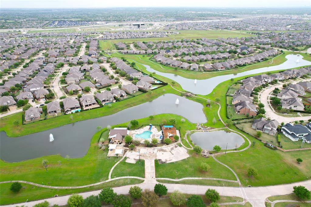Bird’s eye view of Lakes of Bella Terra with green spaces and parks