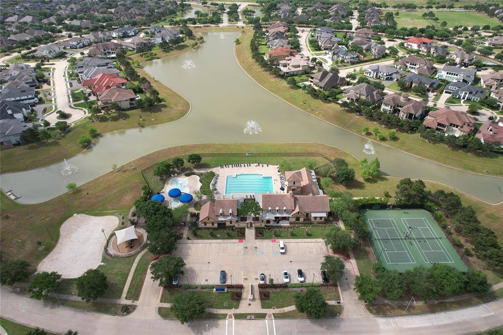 sparkling pools, tennis court, volleyball, splash pad, play area, neighborhood walking trails, & soccer field!