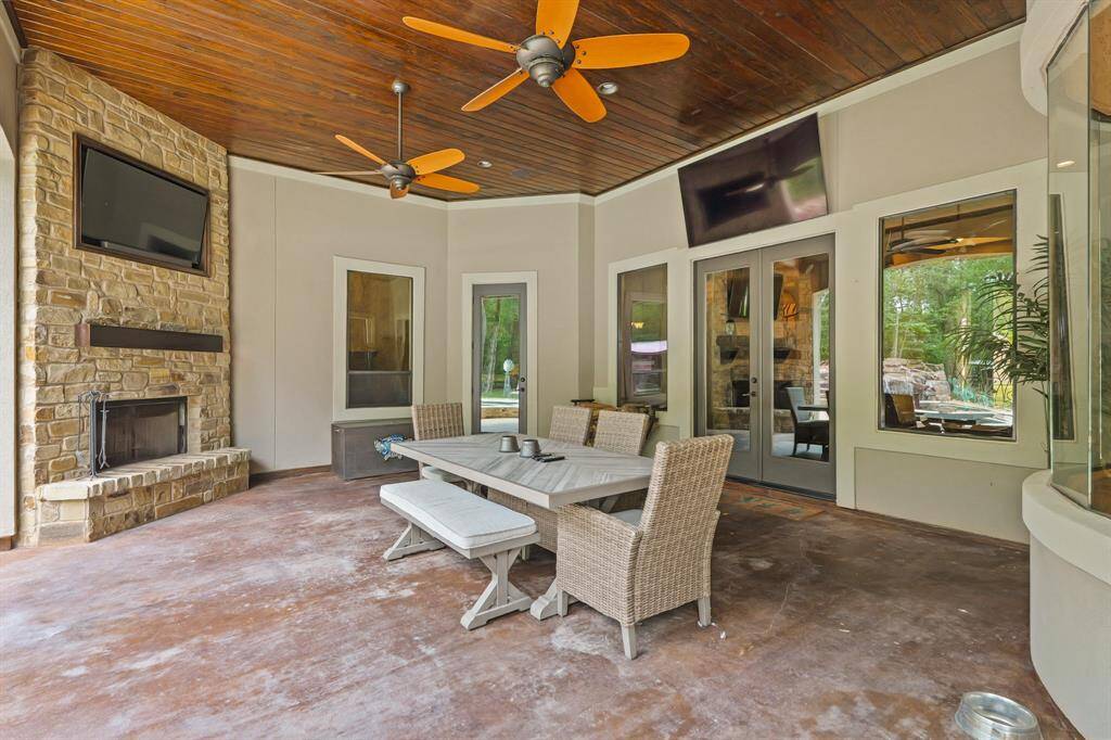 Expansive picture windows offer stunning views, seamlessly blending indoor and outdoor living.
