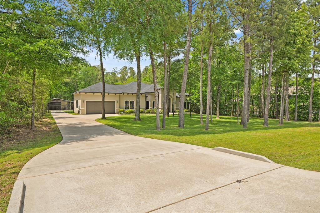Discover your dream home at 11058 Crawford Circle, Montgomery, TX 77316. Nestled amid nature, this residence offers serene surroundings and a welcoming drive to your perfect retreat.