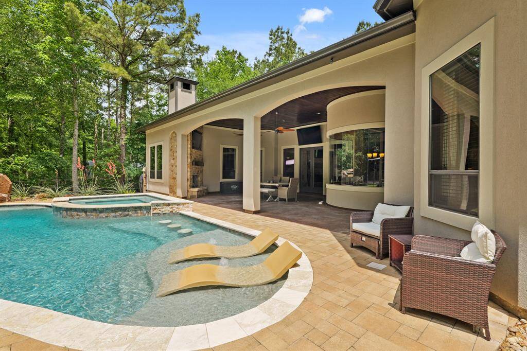 Enjoy the perfect blend of relaxation and family fun with a stylish tanning ledge and playful kid-friendly fountains.
