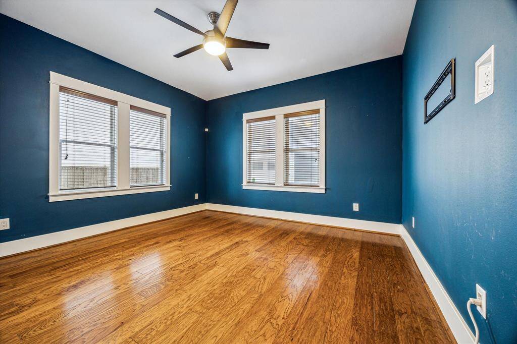 This large 16x14 room could be another bedroom,playroom, additional office, or media room on thefirst floor.
