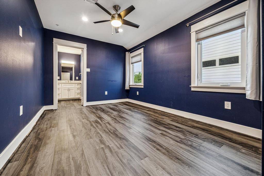Also on the second floor are two secondarybedrooms with a "Jack and Jill" bathroomconnecting them.