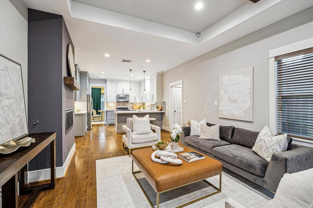 Immediately upon entering you are greeted withgleaming hardwoods, exposed beams and a raisedceiling in the living room, a modern fireplace, andample lighting from the ample windows andrecessed bulbs.