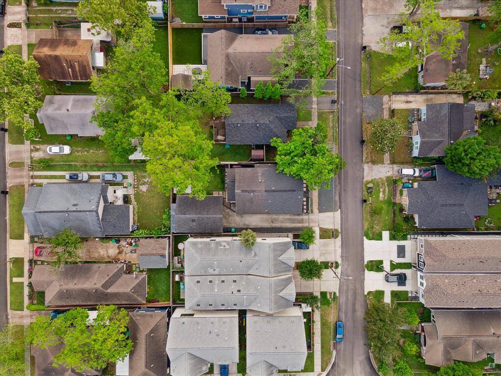 1111 Adele is 2,580 square feet with a 5,000 square foot lot. The roof was replaced in 2020 (per sellers) so should have no issues getting insured.