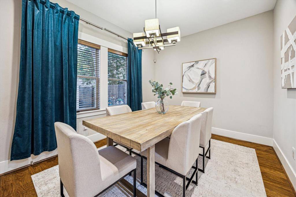 This is such a great house for dinner parties andholidays! Well-lit spaces abound and the modernfixtures stand out amidst the traditional build.