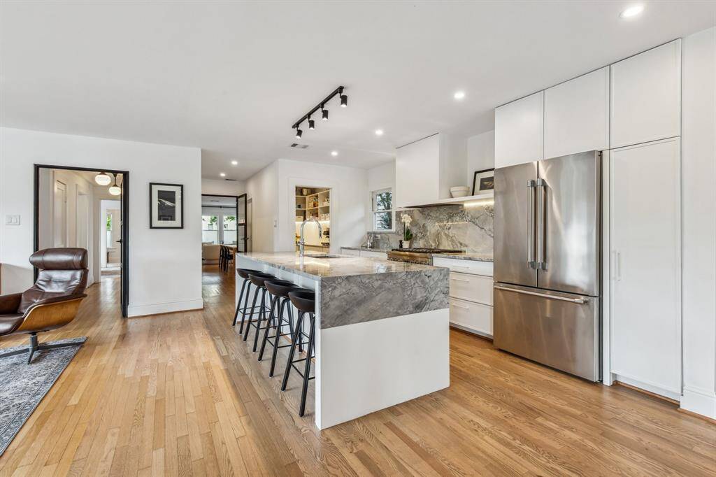 Note the kitchen's ideal proximity to the dry bar and skullery, with the dining area just ahead.