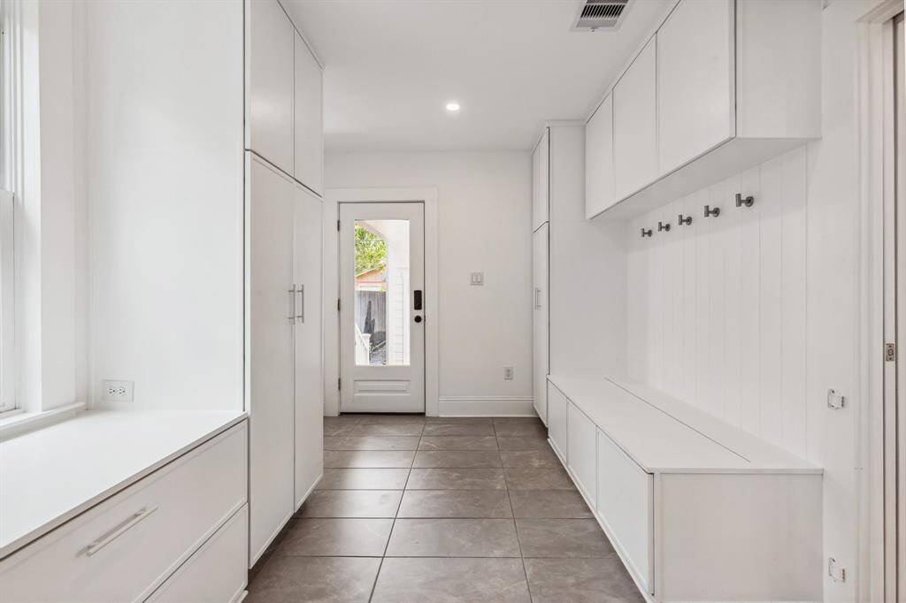 Don’t miss the chance to own this stunning, move-in ready masterpiece—every design detail has been carefully considered and flawlessly executed. Situated on a corner lot in one of the most walkable areas of the Heights and Houston, this home truly has it all.