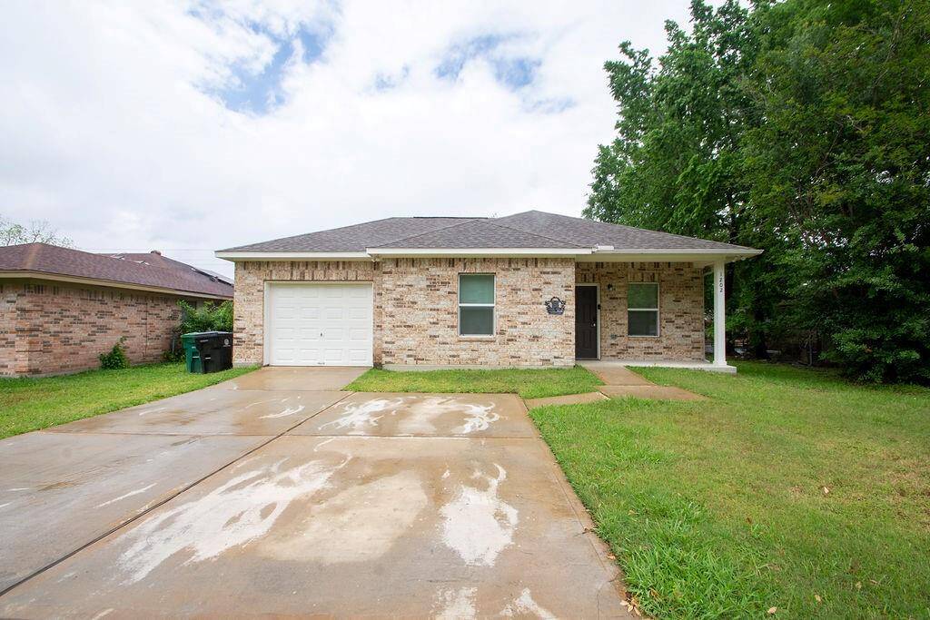 This wonderful 3x2 recent construction has everything that you are looking for