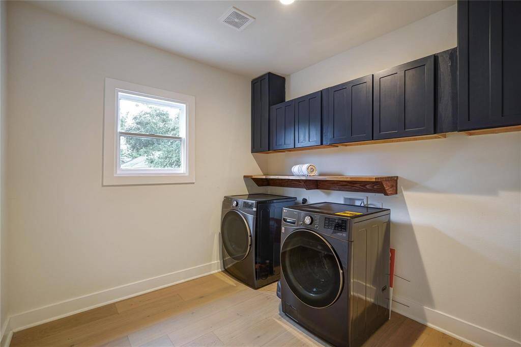 Spacious utility room. Can double as a mud room with added storage/shelves.