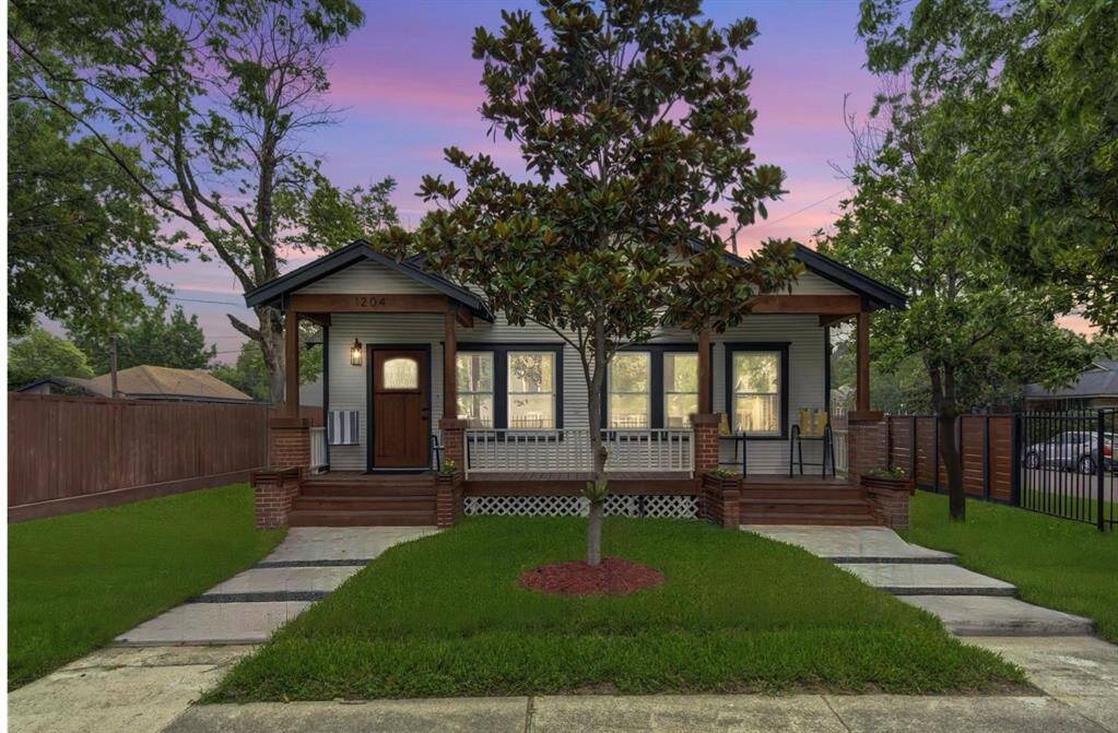 Adorable, hard to come by bungalow in Norhill!