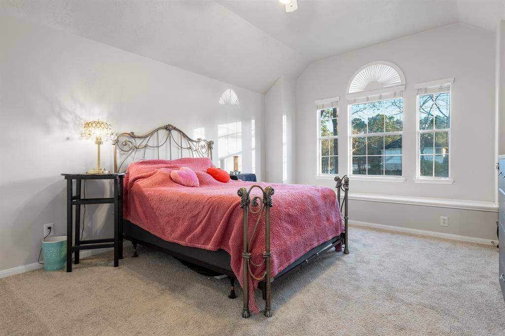 Large upstairs bedroom #2