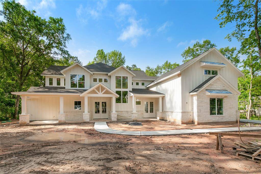 Welcome home to 12111 Oak Haven West!