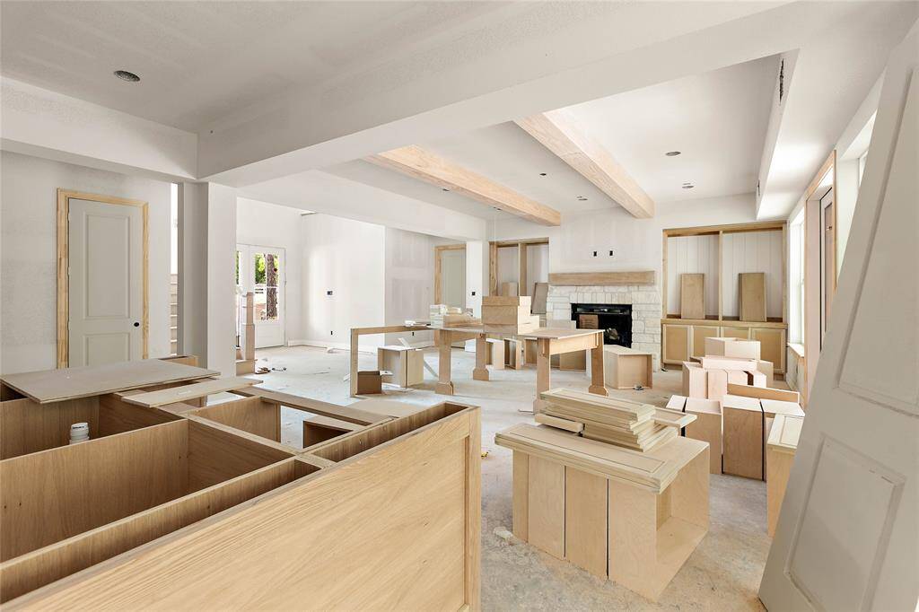 The island kitchen opens to the family living room, foyer entrance and overlooks the covered patio and beautiful backyard!