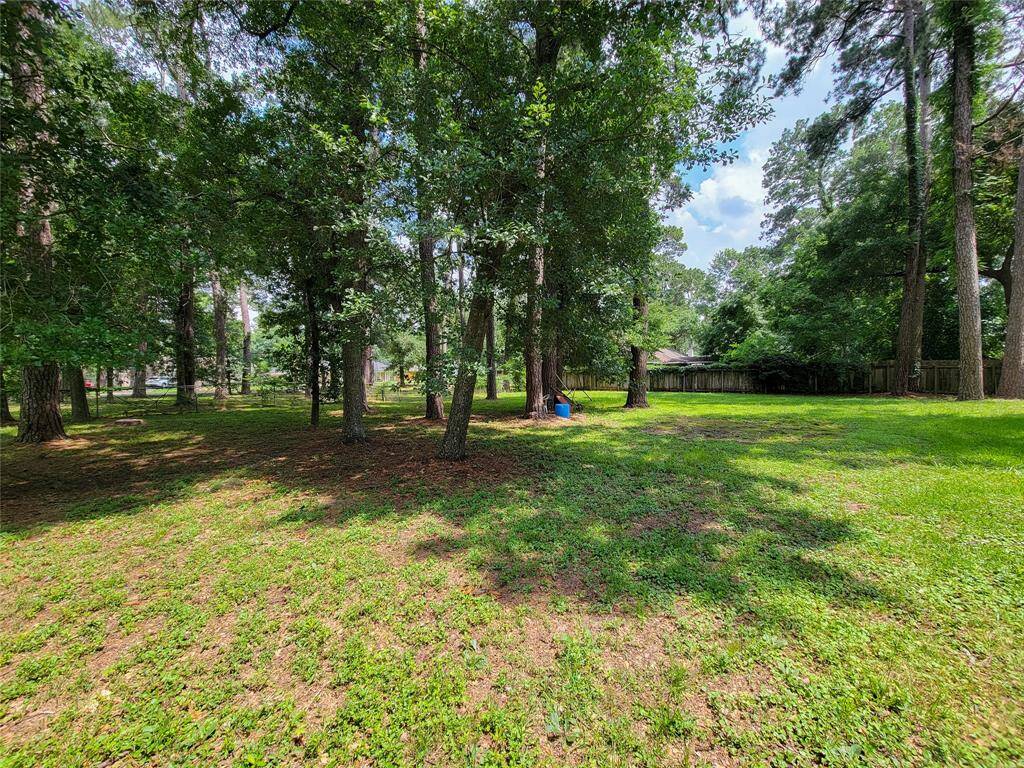 The lot is much larger than most where you normally find cookie cutter new construction. The lot is zoned to the highly rated Cypress-Fairbanks school district.
