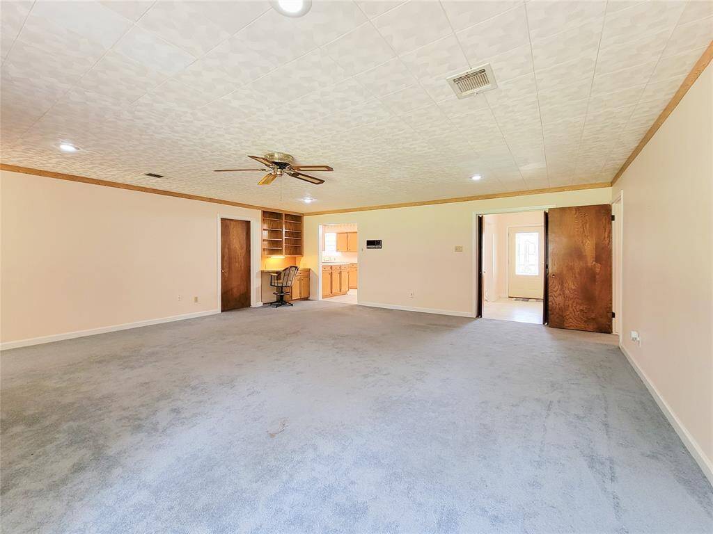 This room offers so many design possibilites!