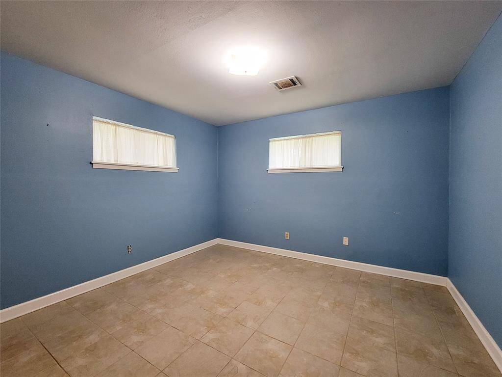 Another great sized secondary bedroom.