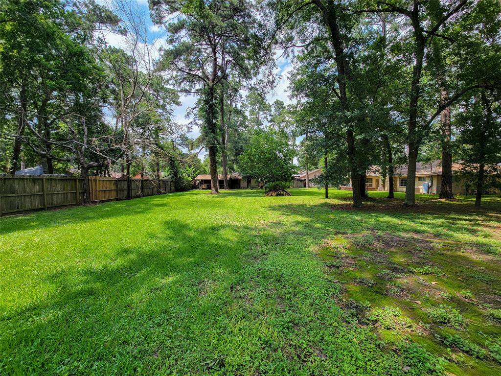 What an amazing setting to relax and enjoy country life while so close every amenity you could need.