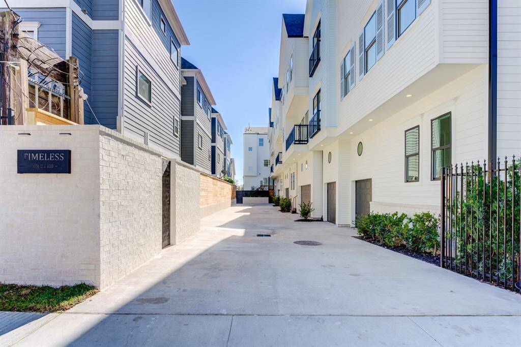 Private driveway leading to the home.