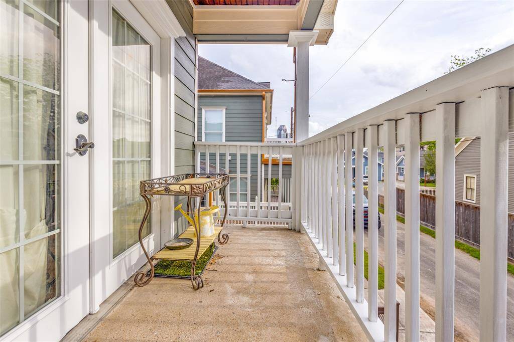 This garage apartment even has a small balcony.