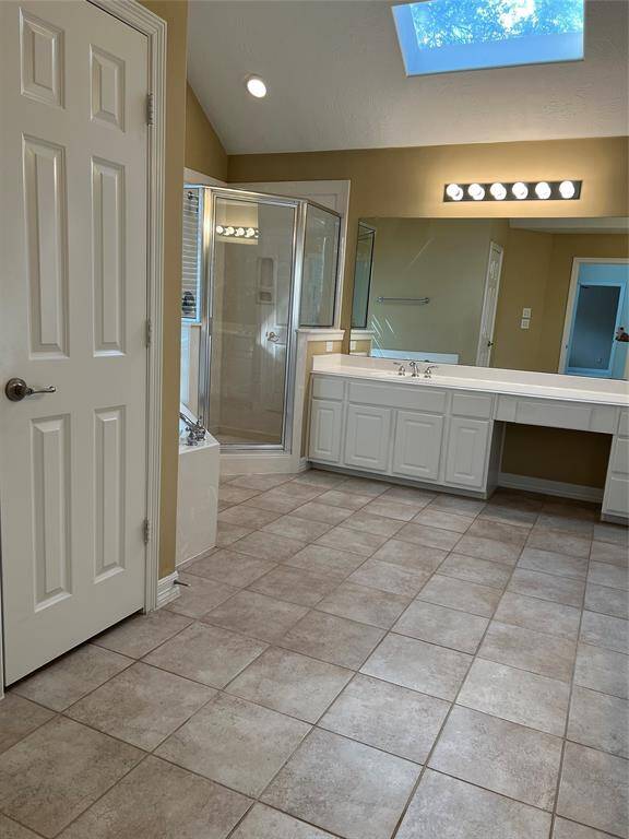Second vanity space in primary ensuite