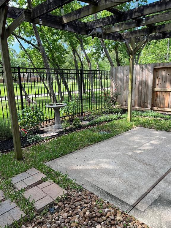 Nice backyard with paintings and patio/deck