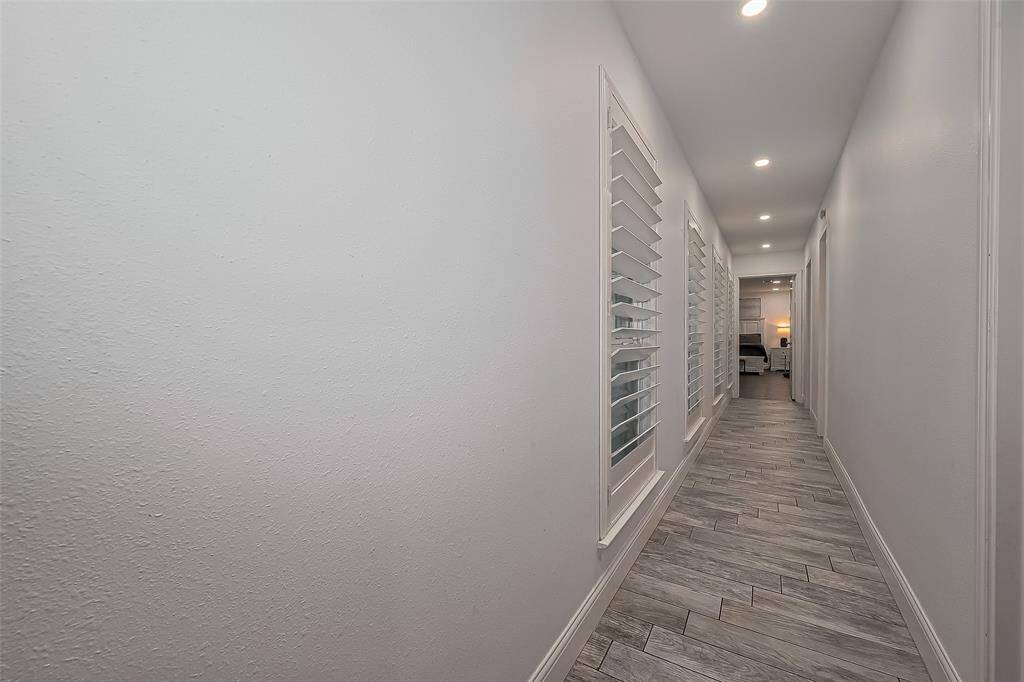Hallway to the bedrooms