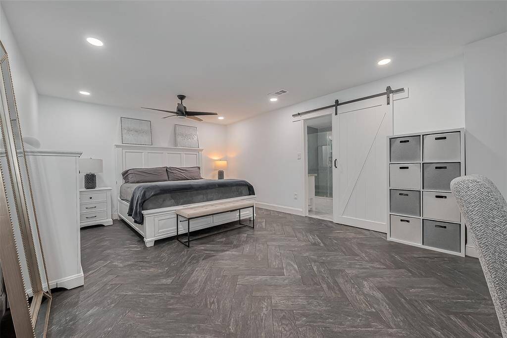 Large primary bedroom