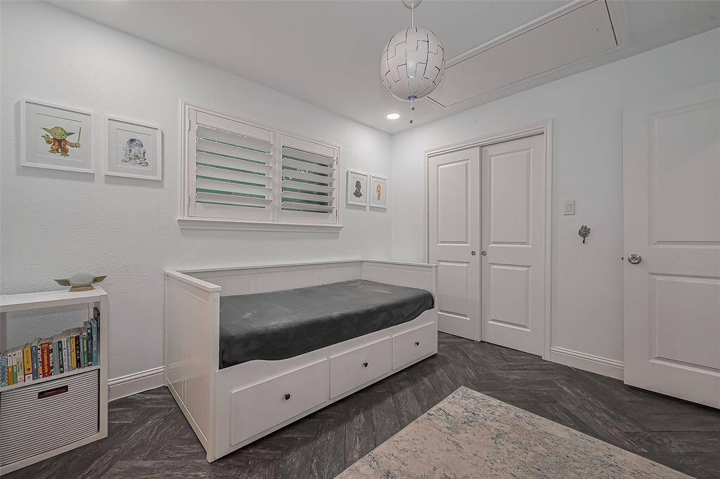 Secondary bedroom