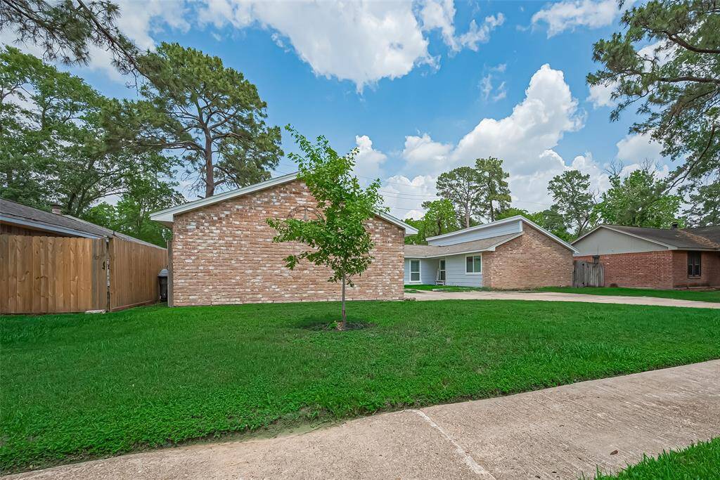 Spacious lot