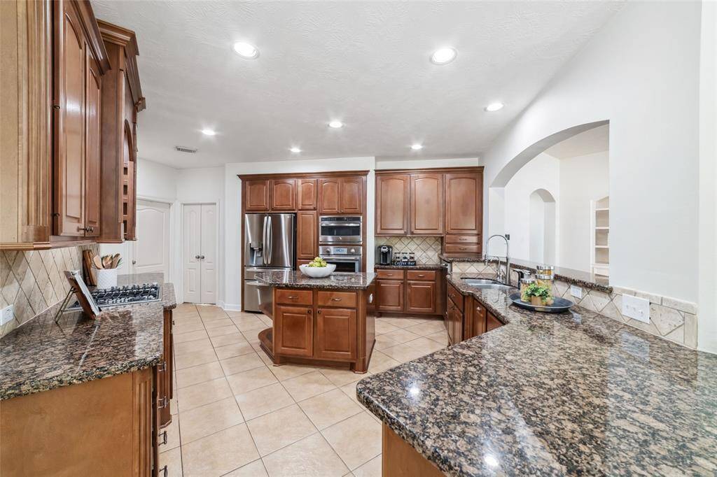 The breakfast bar is the perfect spot for a quick meal or snack!